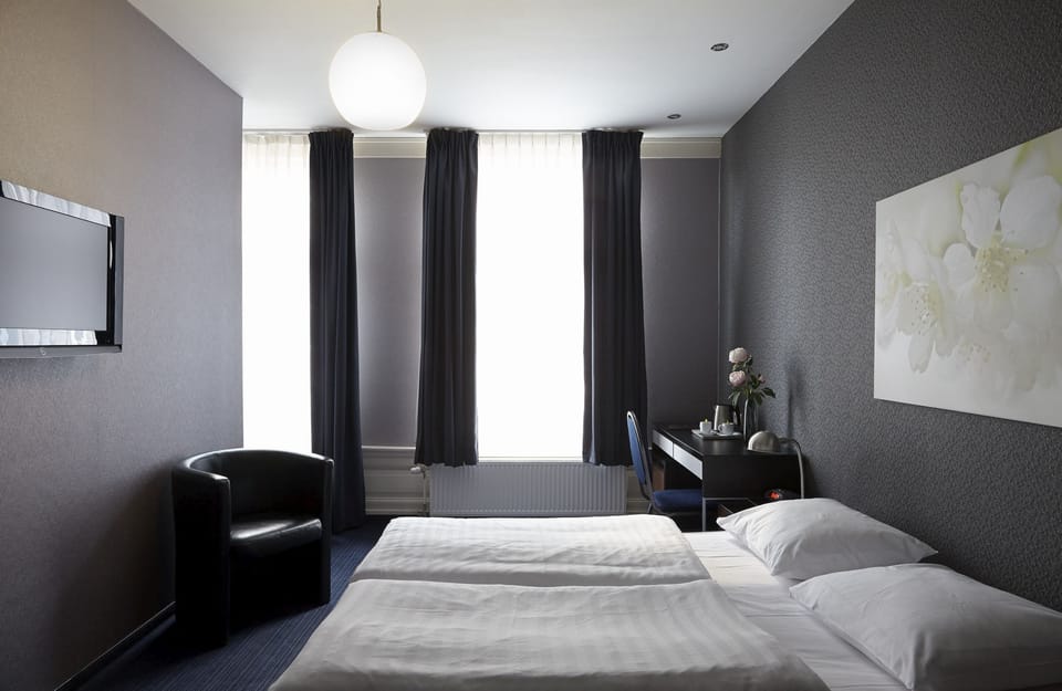 Deluxe Double Room | In-room safe, desk, blackout drapes, iron/ironing board