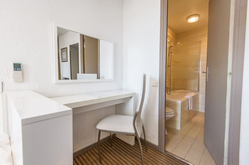 Premium bedding, Select Comfort beds, minibar, in-room safe