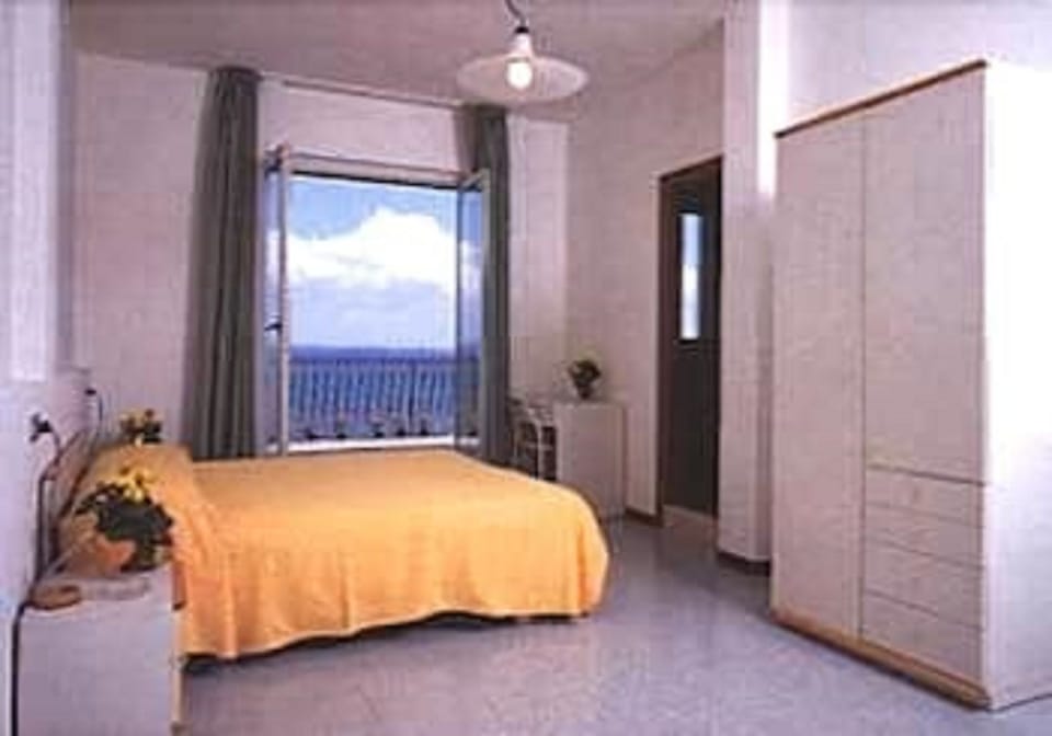 Single Room | In-room safe, free WiFi