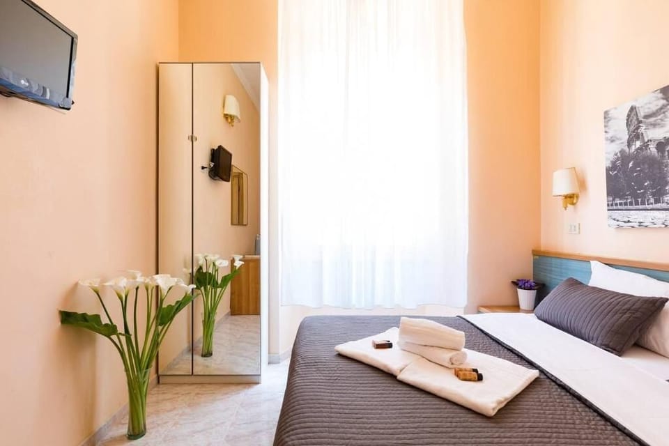 Double or Twin Room | Desk, soundproofing, WiFi (free), bed sheets