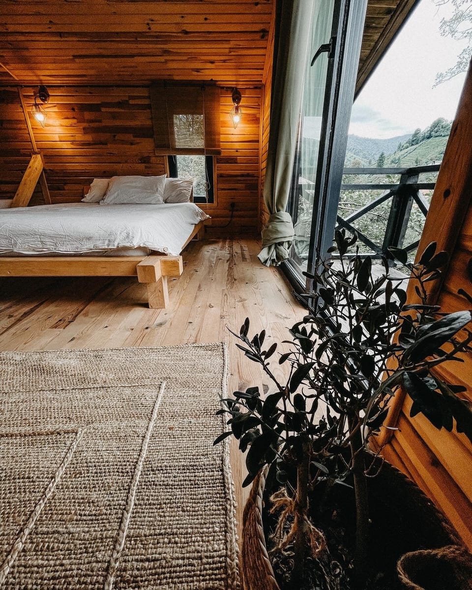 Deluxe Tree House | Premium bedding, blackout drapes, WiFi (free)