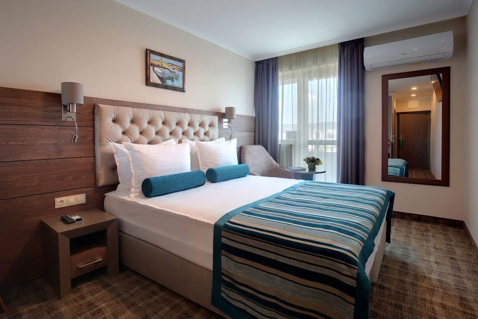 Classic Double Room | Minibar, in-room safe, desk, blackout drapes