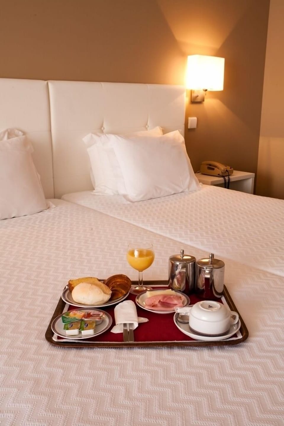 Standard Twin Room | In-room safe, desk, soundproofing, free WiFi
