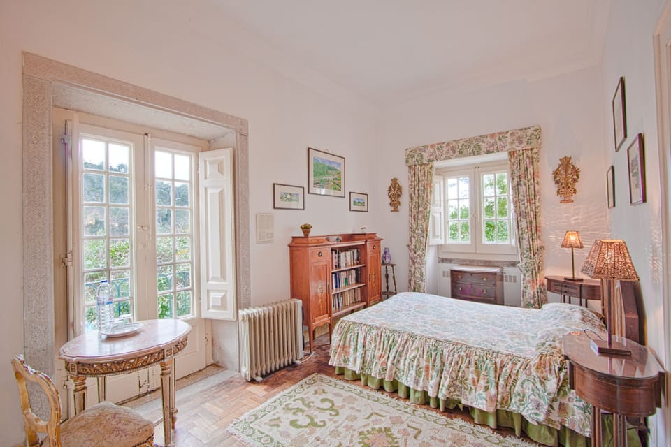 Superior Double Room (Green Room) | Pillowtop beds, iron/ironing board, free cribs/infant beds, free WiFi