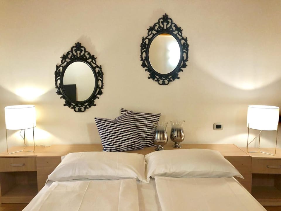 In-room safe, desk, laptop workspace, soundproofing