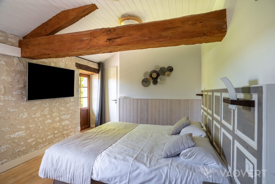 Comfort Double or Twin Room | Premium bedding, desk, iron/ironing board, free WiFi