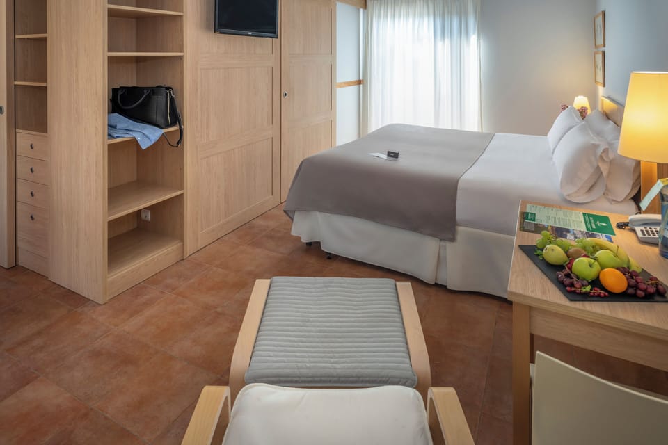 In-room safe, desk, laptop workspace, soundproofing