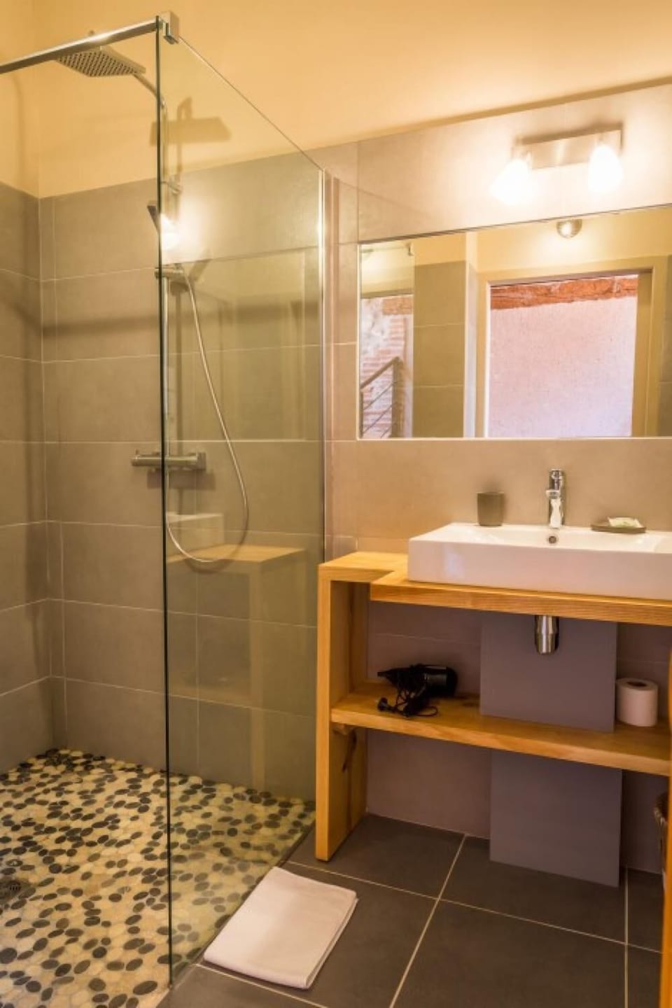 Comfort Double Room | Bathroom | Shower, free toiletries, hair dryer, bathrobes