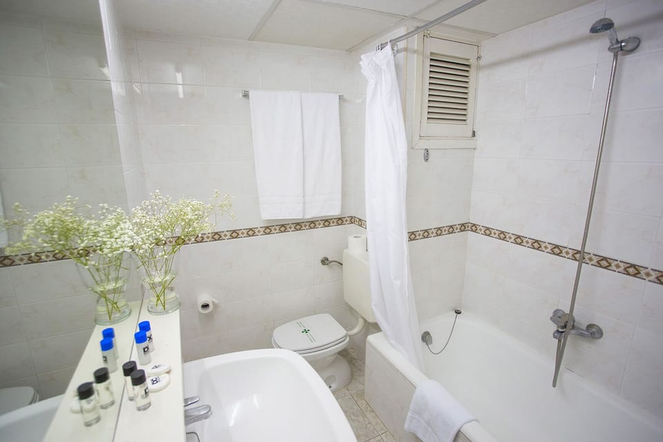 Shower, free toiletries, towels