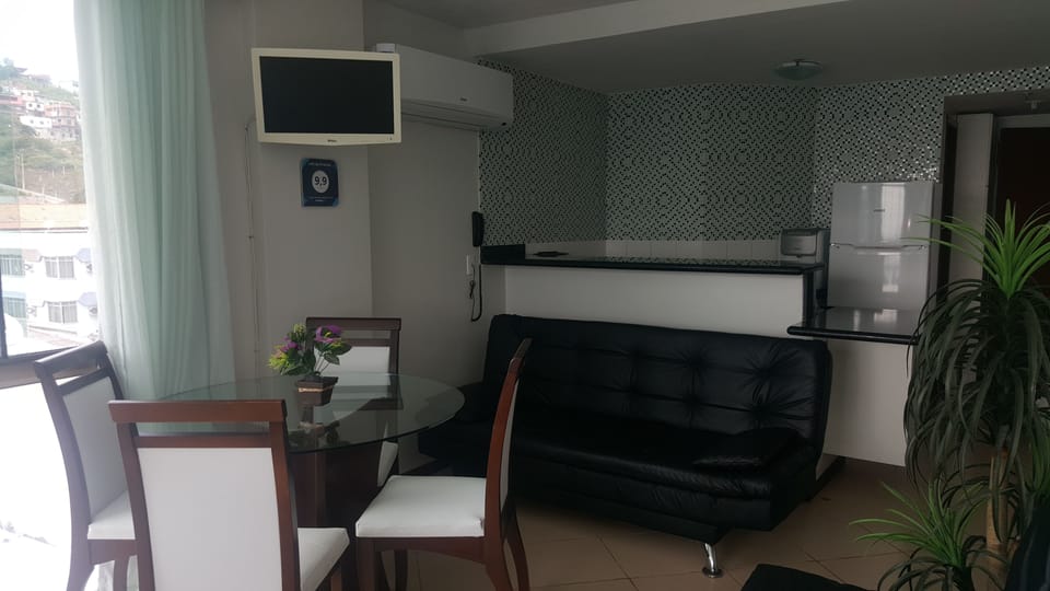 Family Loft | Living area | 32-inch flat-screen TV with cable channels, TV