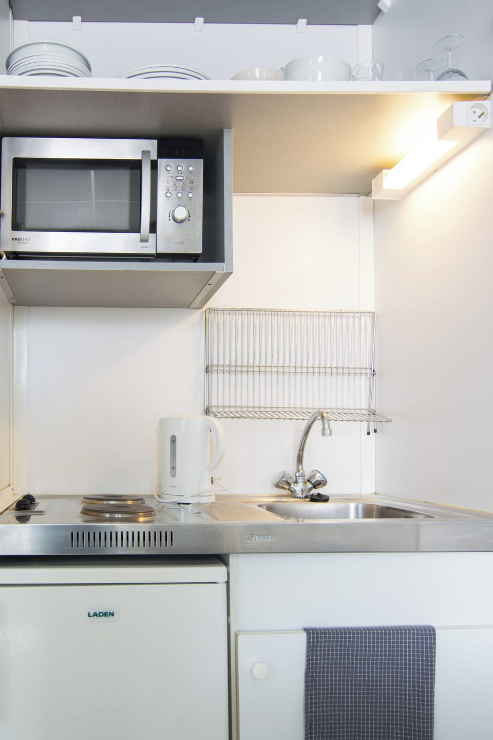 Basic Studio, 1 Bedroom | Private kitchen | Fridge, microwave, stovetop, coffee/tea maker