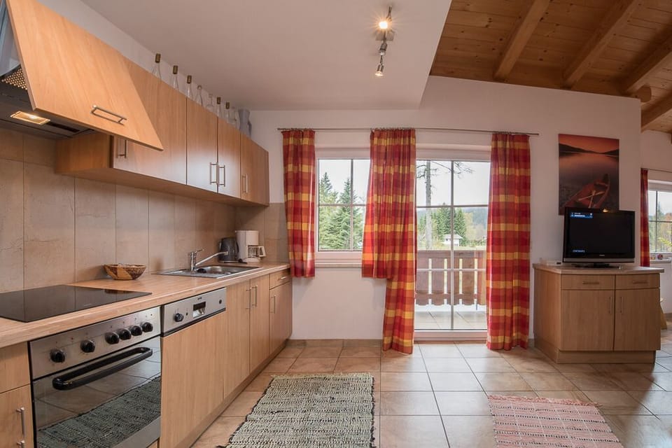 Luxury Apartment, 3 Bedrooms, Balcony, Mountain View (Included: Cleaning Fee 100.00 EUR) | Private kitchen | Full-size fridge, microwave, stovetop, dishwasher