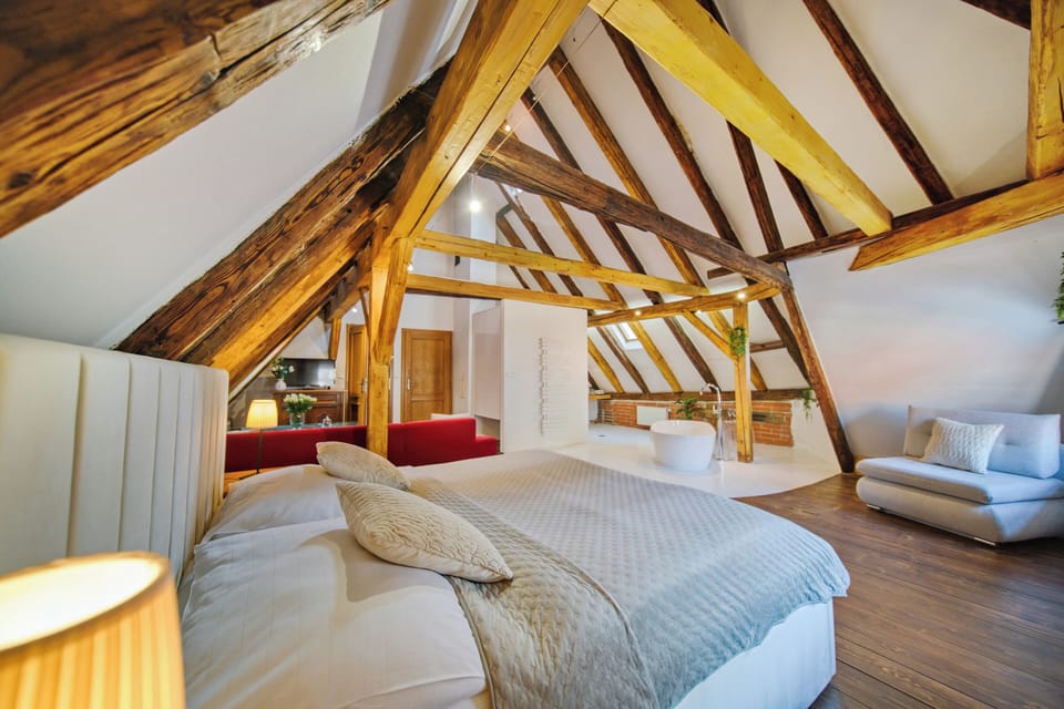 Suite | Select Comfort beds, iron/ironing board, free WiFi, bed sheets