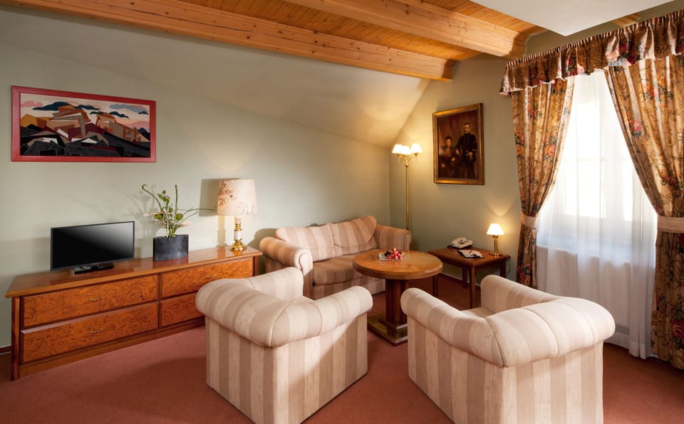 Suite | Living area | LCD TV