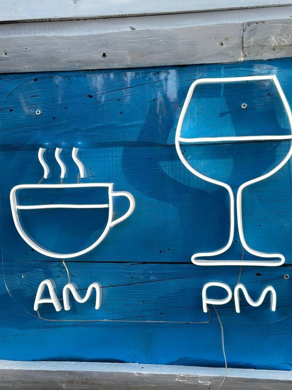 Swim-up bar
