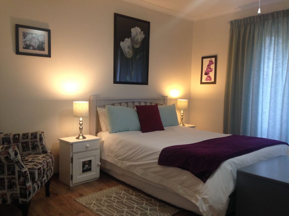 Double room with Garden View (1) | In-room safe, desk, free WiFi, bed sheets