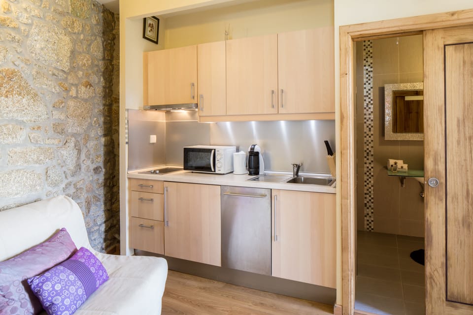 Apartment, 1 Bedroom, Kitchenette | Private kitchenette | Coffee/tea maker, highchair