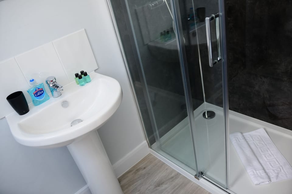 Twin Room, Ensuite | Bathroom