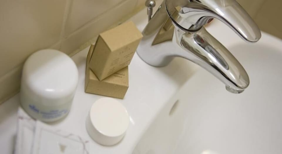 Bathroom sink