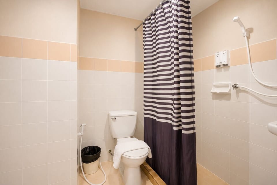 New Superior Room (Renovated)  | Bathroom | Shower, free toiletries, hair dryer, towels