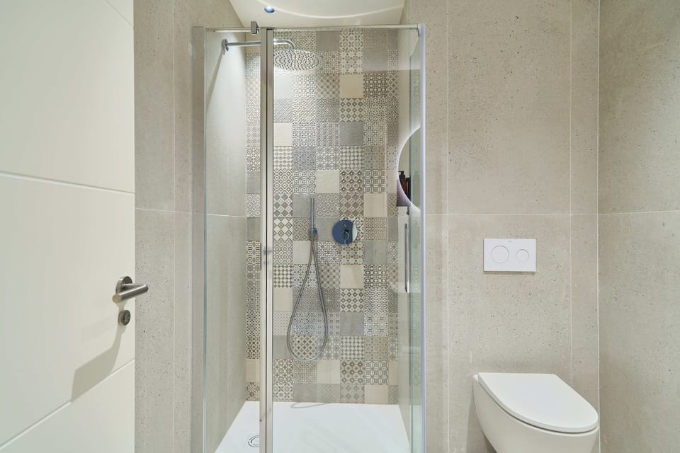 Superior Double Room, Terrace | Bathroom | Shower, hair dryer, towels