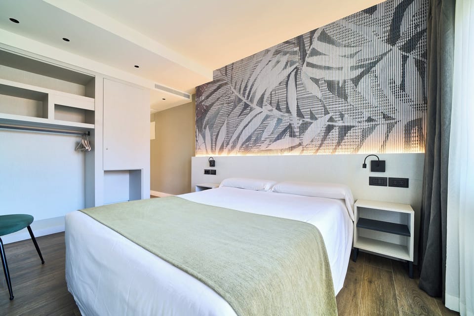 Superior Double Room, Terrace | In-room safe, desk, soundproofing, WiFi (free)