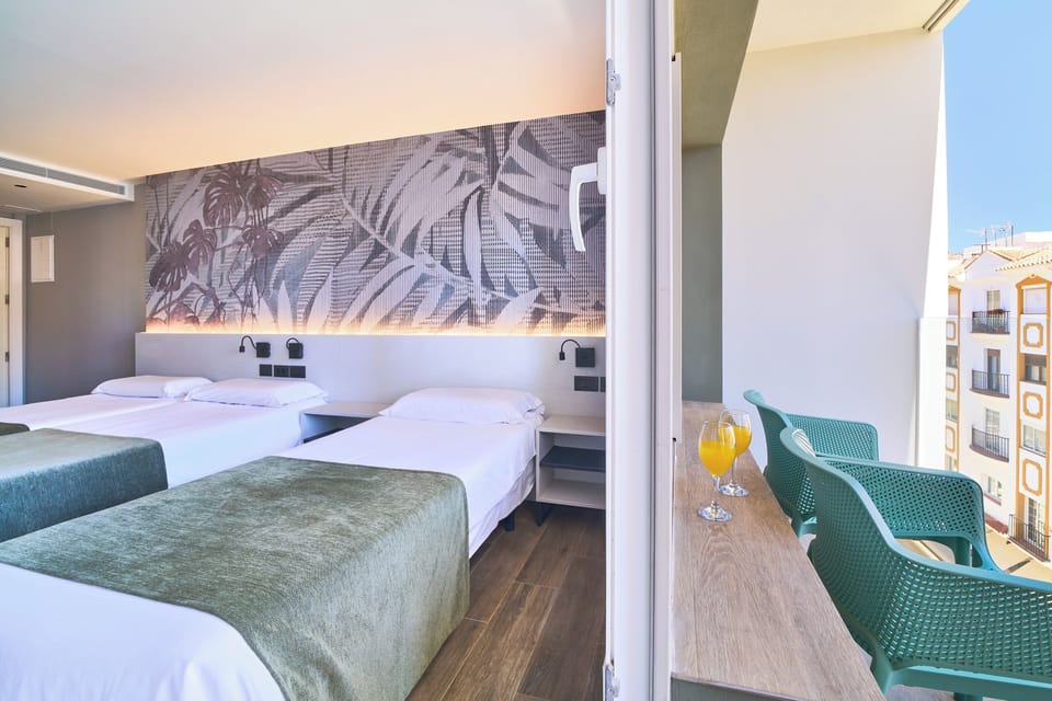 Triple Room | In-room safe, desk, soundproofing, free WiFi