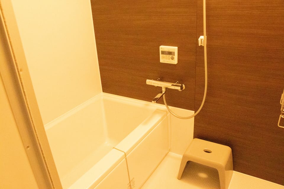 GLAMPING DOME | Bathroom | Separate tub and shower, jetted tub, free toiletries, hair dryer