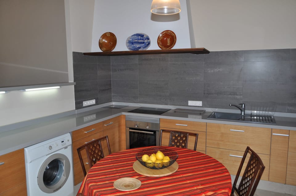 Family Apartment, 2 Bedrooms | Private kitchen