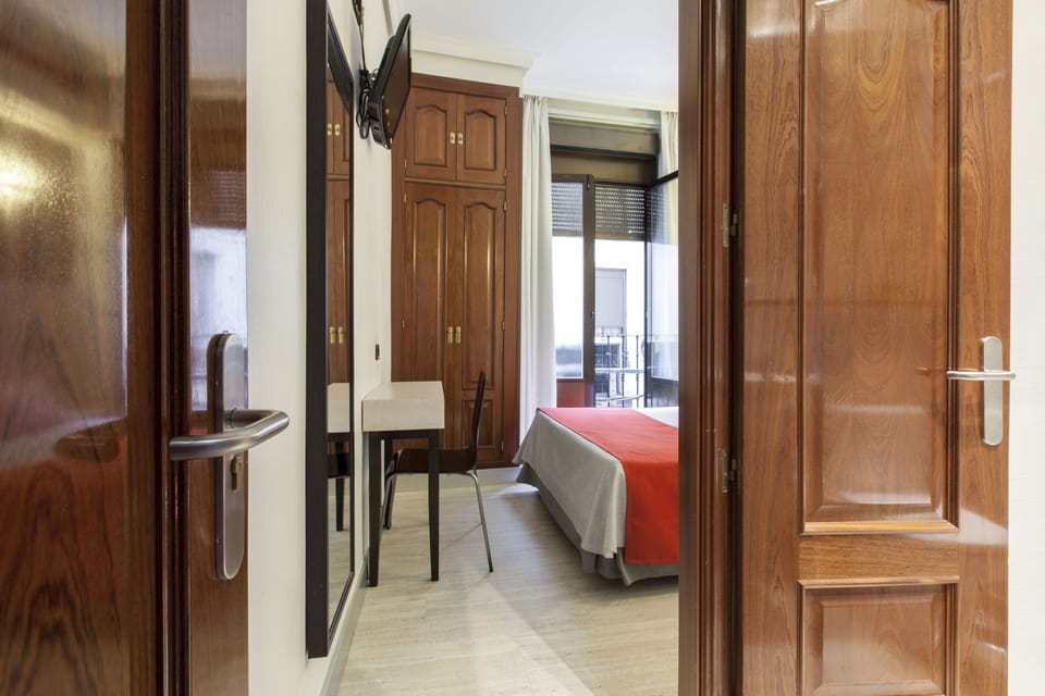 Double Room | Egyptian cotton sheets, hypo-allergenic bedding, down comforters