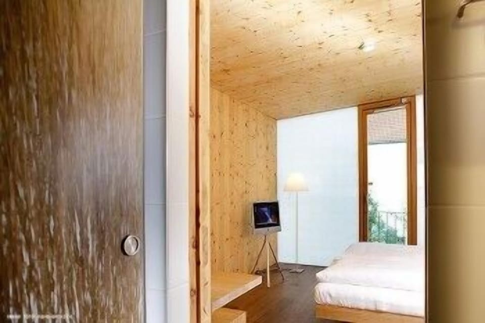 Single Room | Desk, cribs/infant beds, rollaway beds, free WiFi