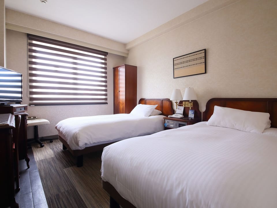 Twin Room, Non Smoking | Premium bedding, down comforters, desk, blackout drapes