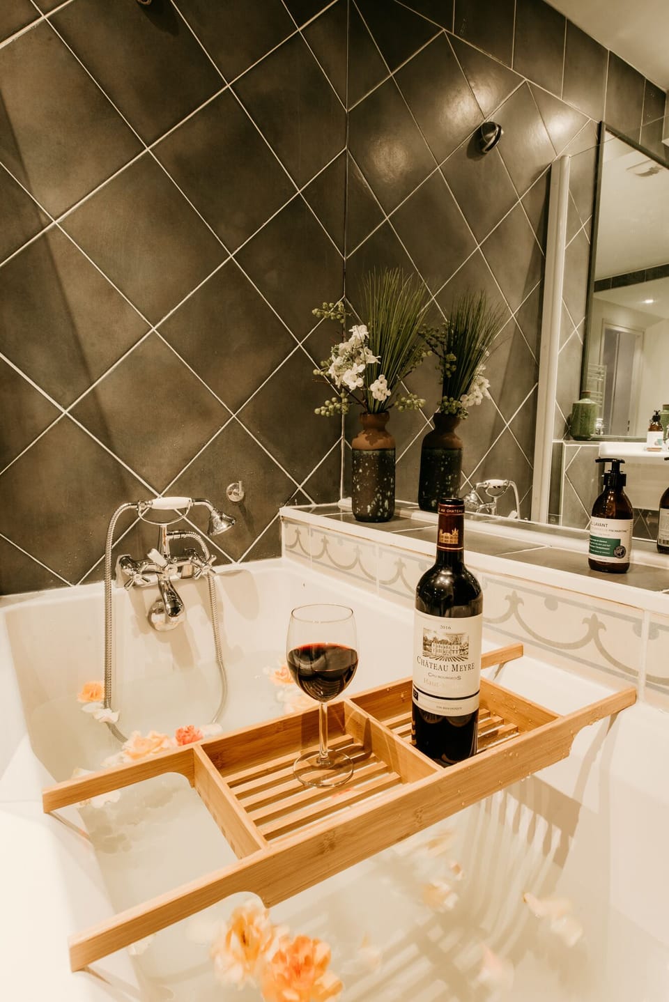 Room (Pavillon Accomodation) | Bathroom | Free toiletries, hair dryer, towels