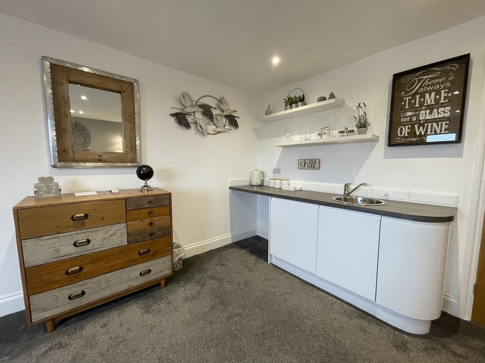 Deluxe Room | Private kitchen | Fridge, coffee/tea maker, electric kettle, toaster