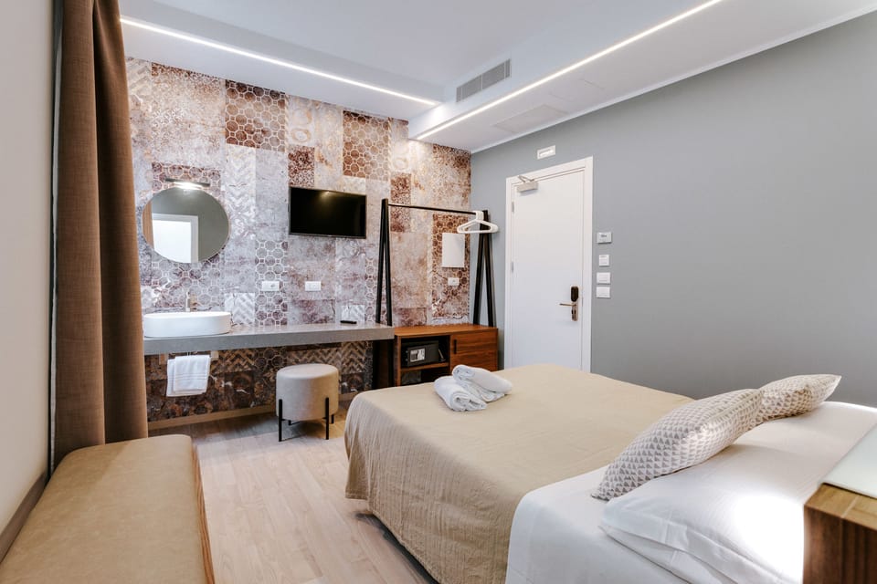Classic Double Room | In-room safe, desk, soundproofing