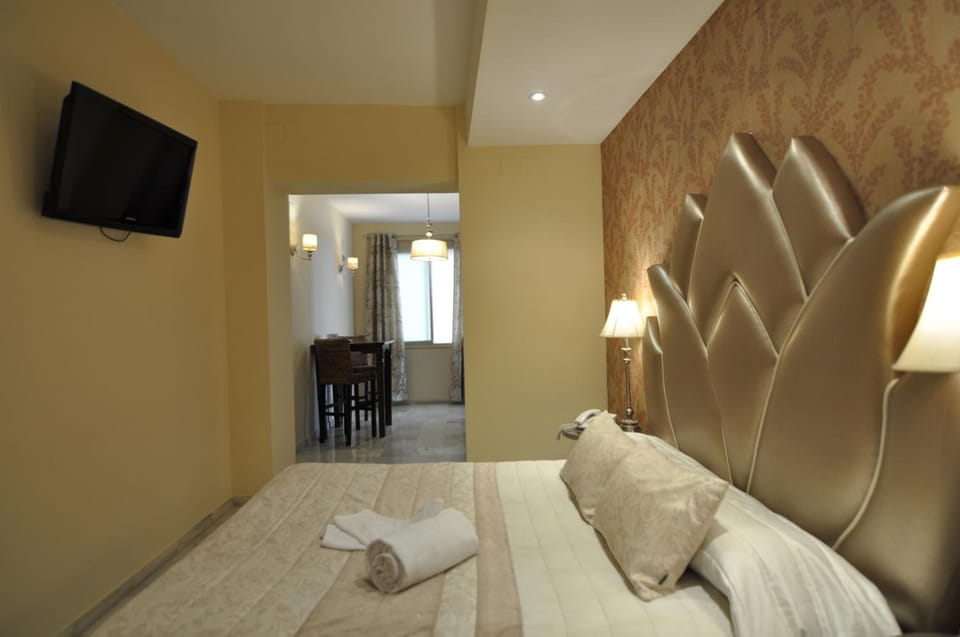 In-room safe, free WiFi, bed sheets