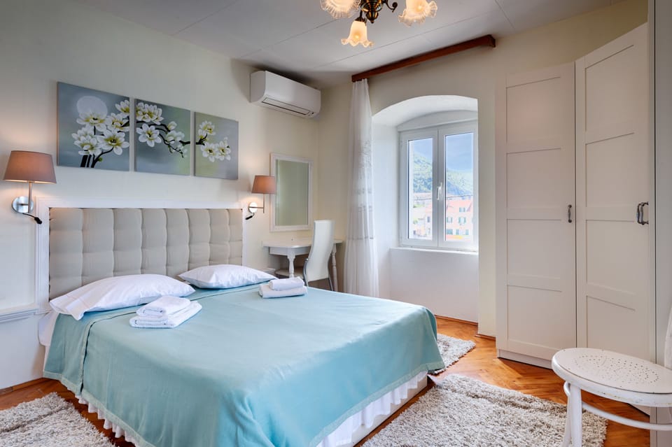 Double Room, Ensuite | Soundproofing, iron/ironing board, free WiFi, bed sheets