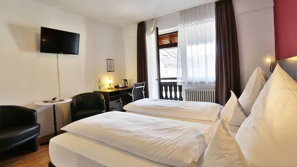 Double or Twin Room | Desk, blackout drapes, cribs/infant beds, rollaway beds