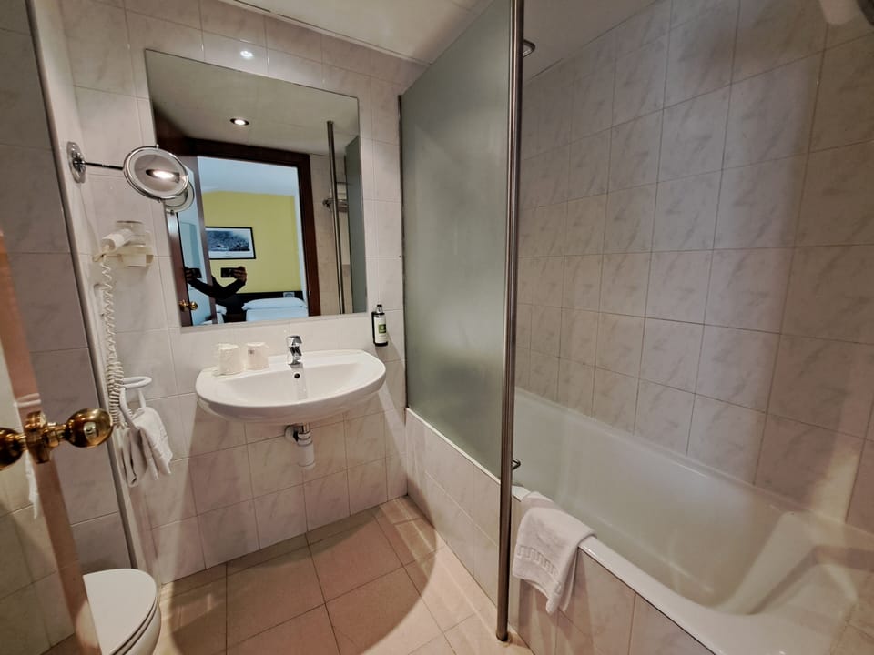 Cribs (surcharge), rollaway beds (free), WiFi (free)