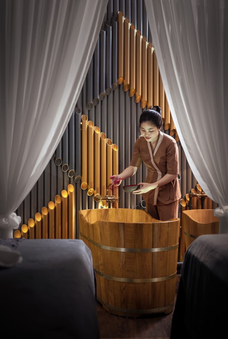 Couples treatment rooms, sauna, steam room, body treatments