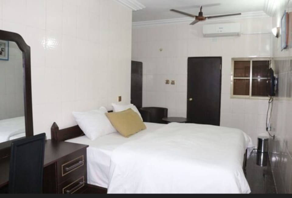 Standard Room | In-room safe, desk, free WiFi, bed sheets