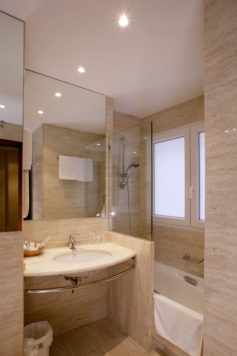 Bathtub, hair dryer, towels