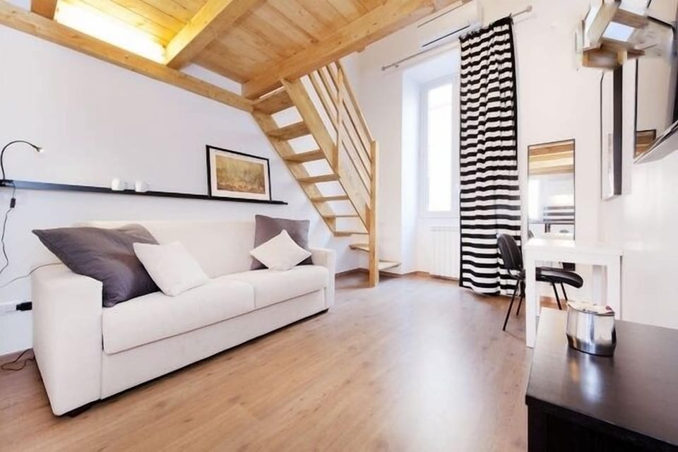 Comfort Apartment | Living room | Flat-screen TV