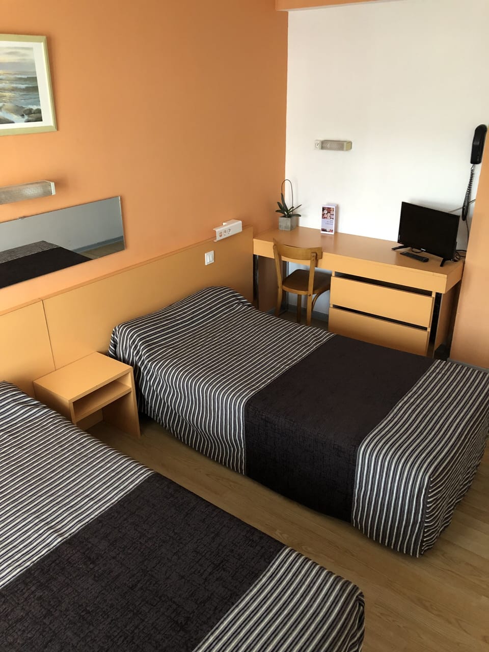 Twin Room | Desk, free WiFi