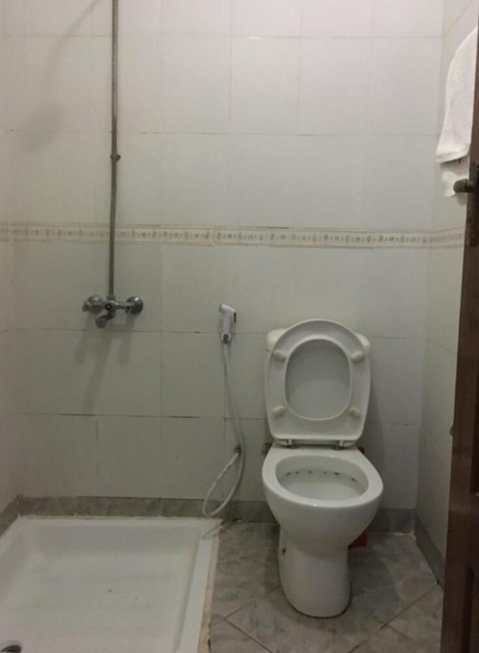 Economy Double or Twin Room | Bathroom | Shower