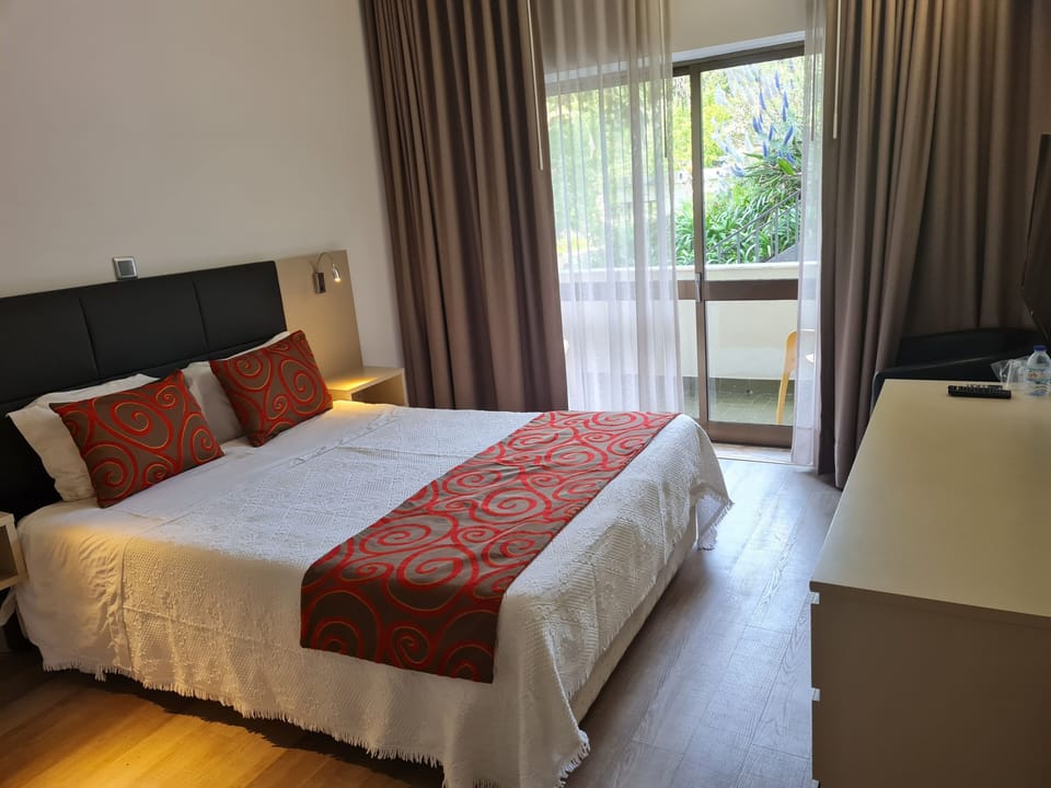 Deluxe Double Room | Desk, laptop workspace, iron/ironing board, free WiFi