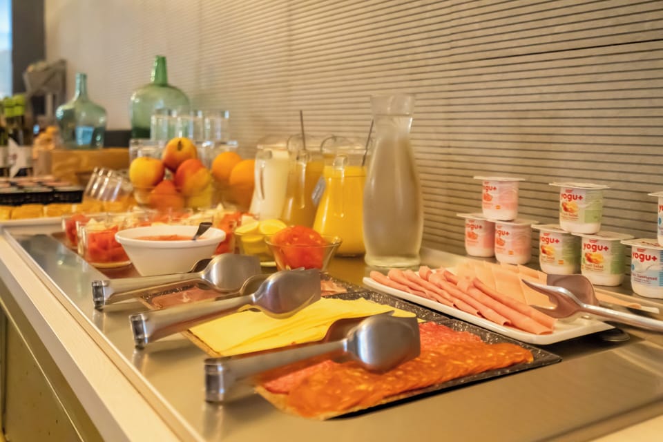 Daily buffet breakfast for a fee