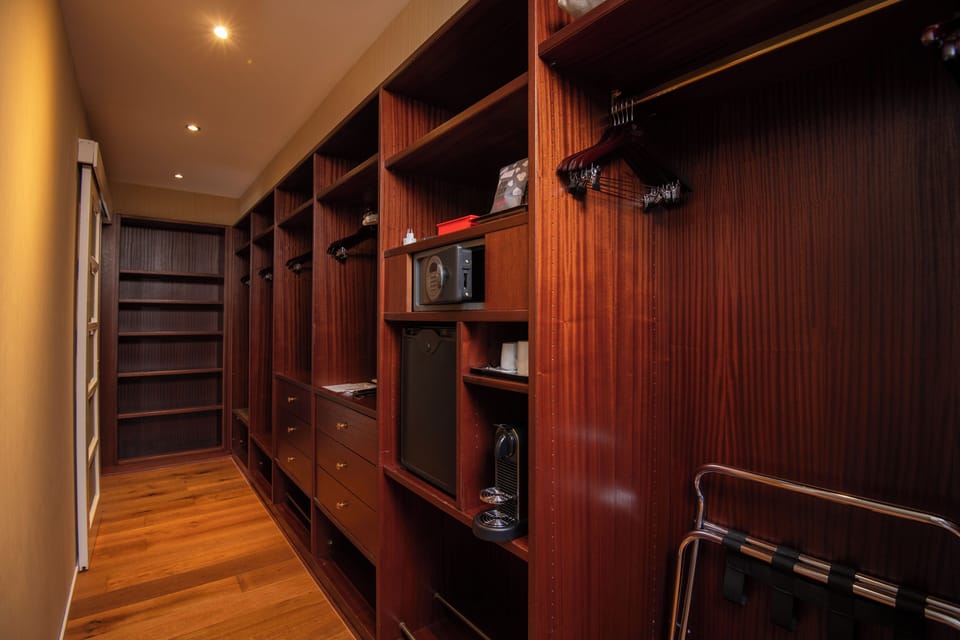 Suite (Imperial Suite) | Living area | 110-cm flat-screen TV with cable channels, TV
