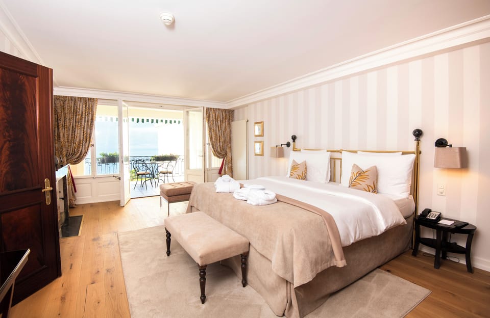 Suite (Lake) | Egyptian cotton sheets, premium bedding, down comforters, free minibar