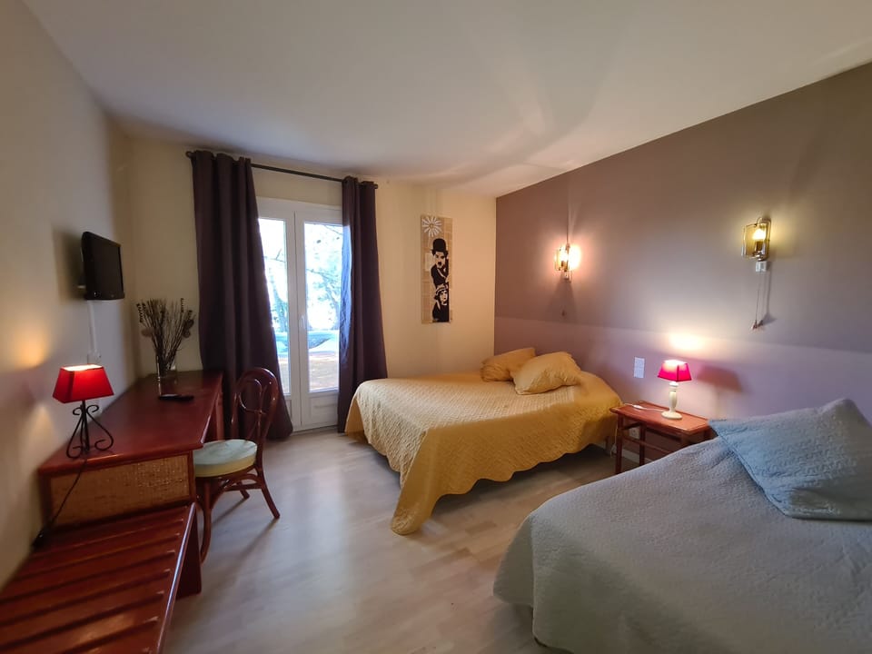 Single Room | Premium bedding, desk, blackout drapes, soundproofing